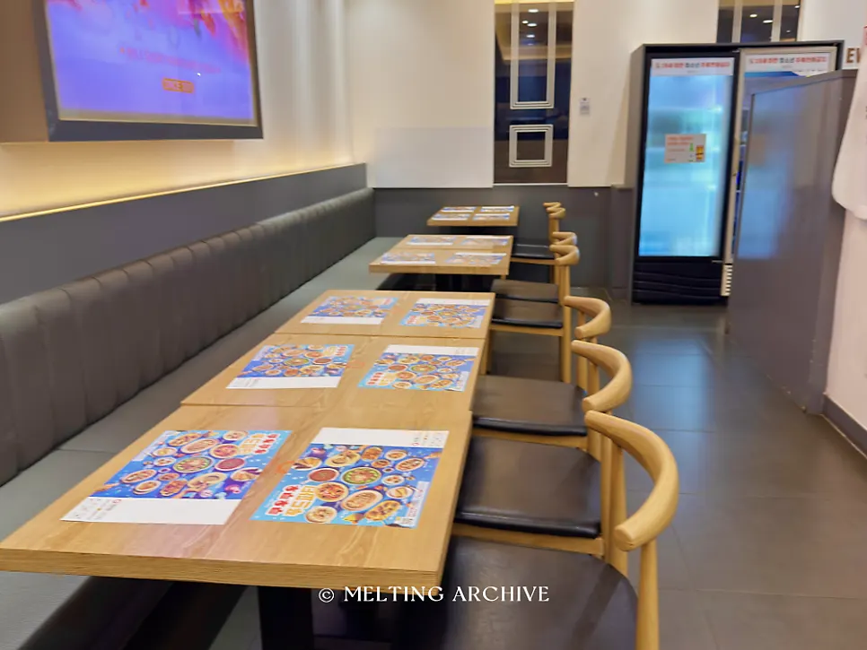 The family-dining atmosphere of the QooQoo Chuncheon Branch hall