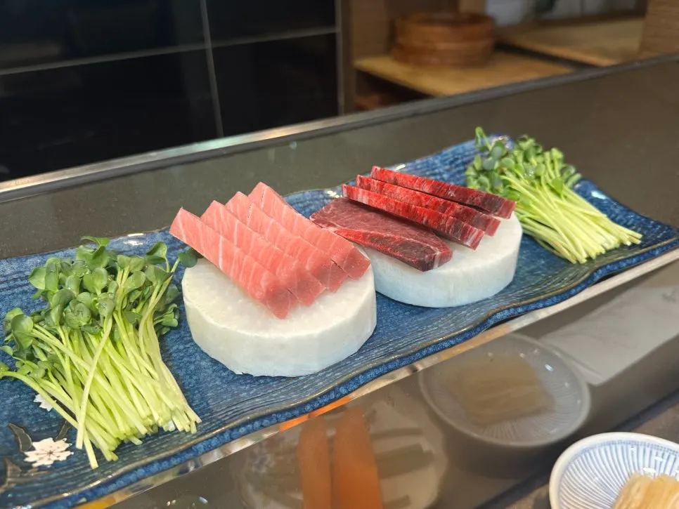Tuna sashimi in several cuts
