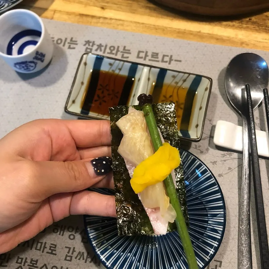 Gim dan mukeunji sebagai pendamping tuna