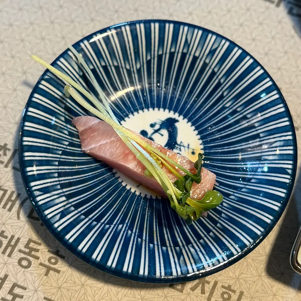 다시마 숙성을 거친 참치회 클로즈업
