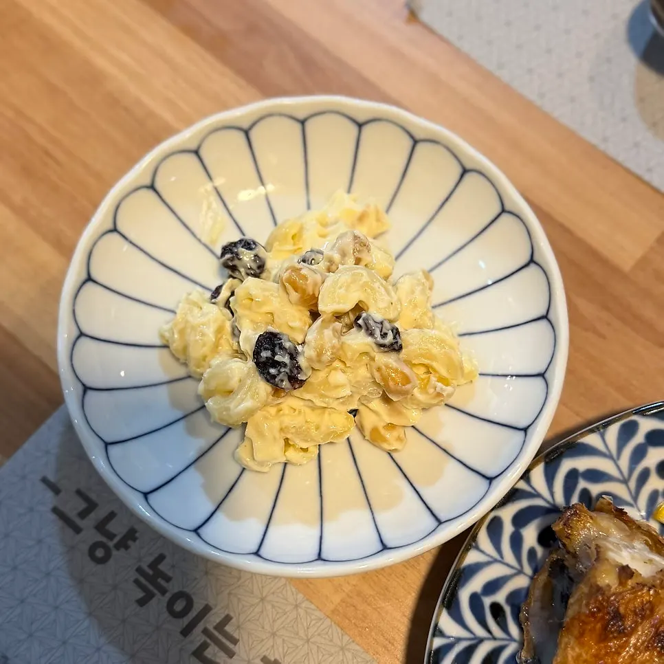 참치 코스 중간에 나온 마카로니 샐러드