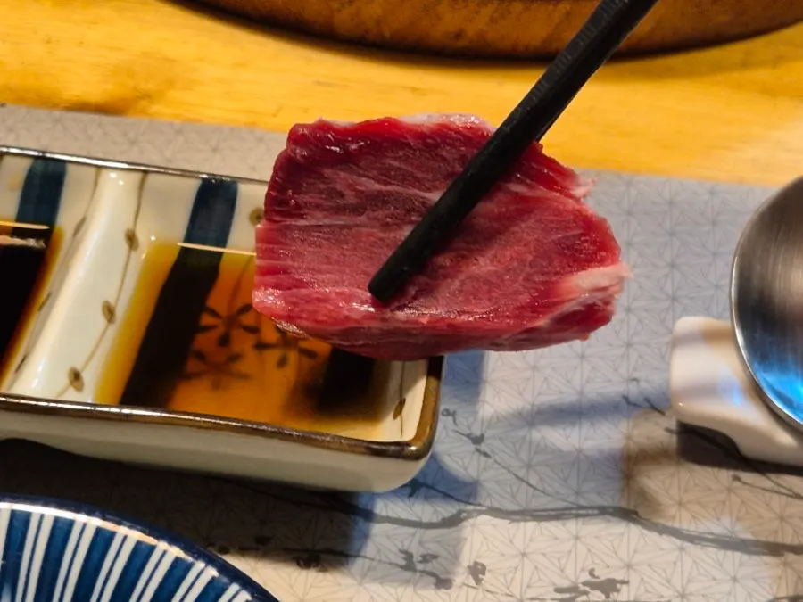참치회 한 판 세팅 모습