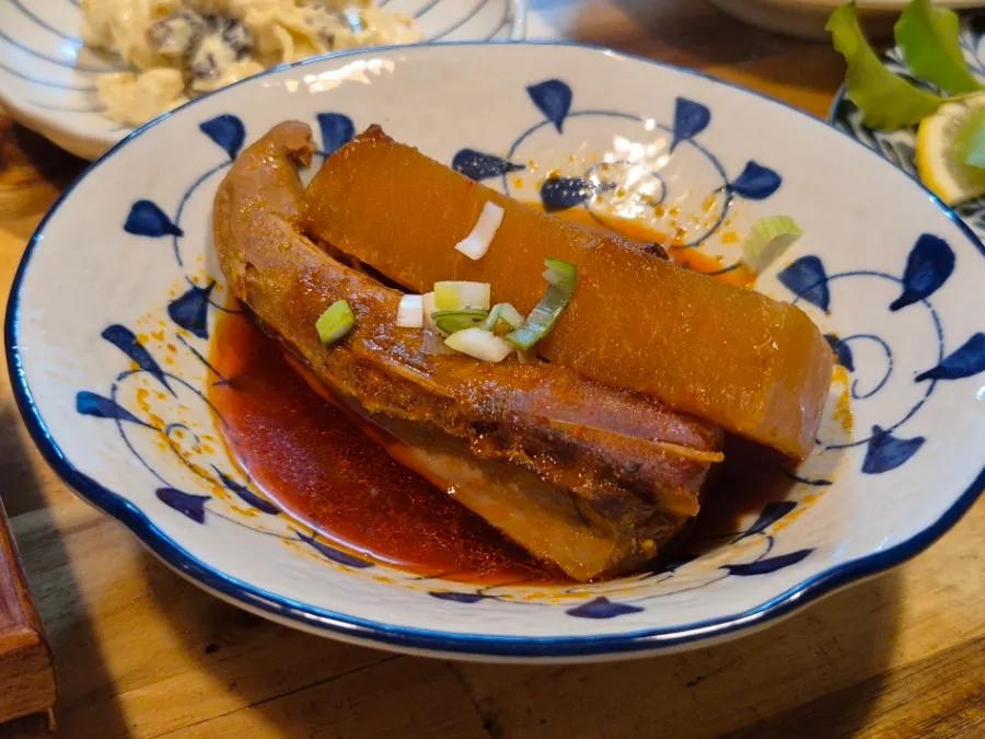 마블링이 촘촘한 대뱃살 초밥 클로즈업
