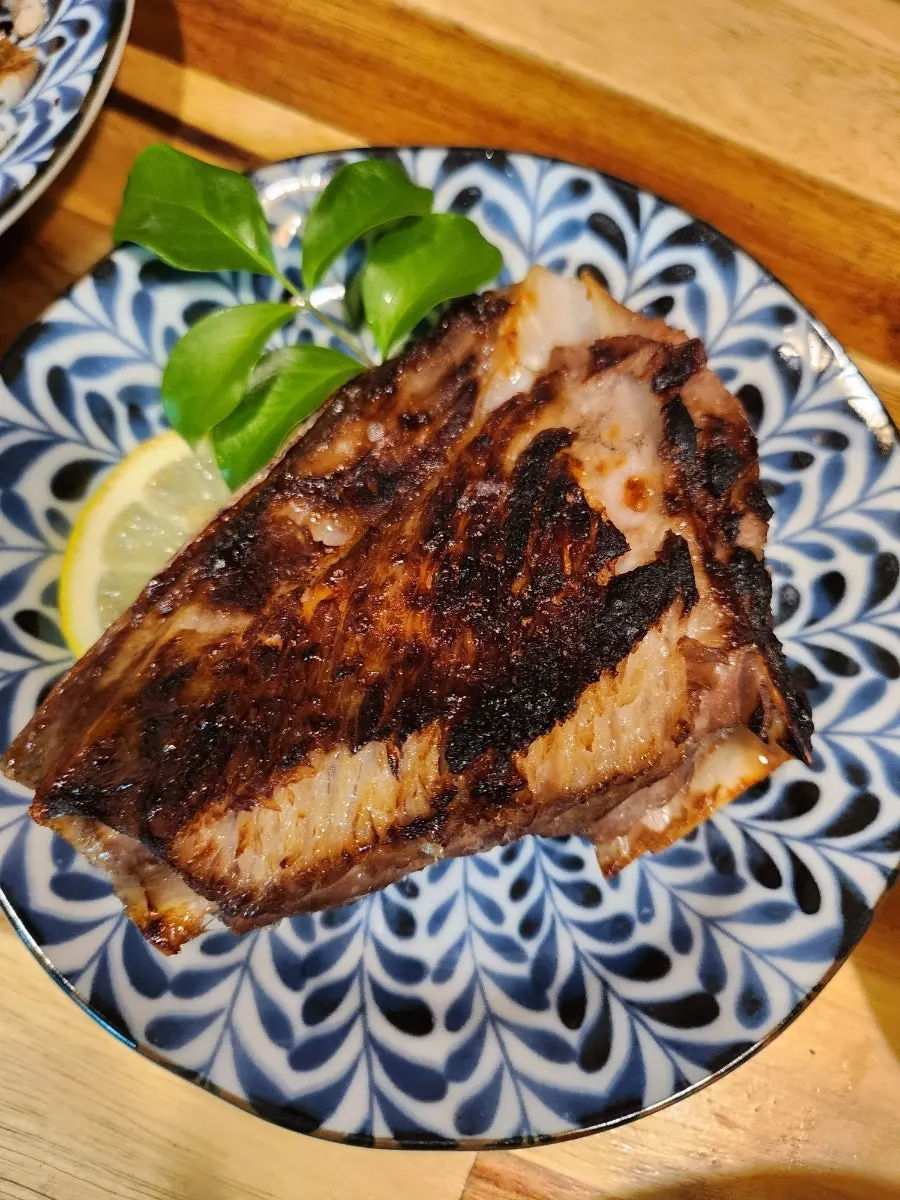 양념이 밴 참치 대가리구이