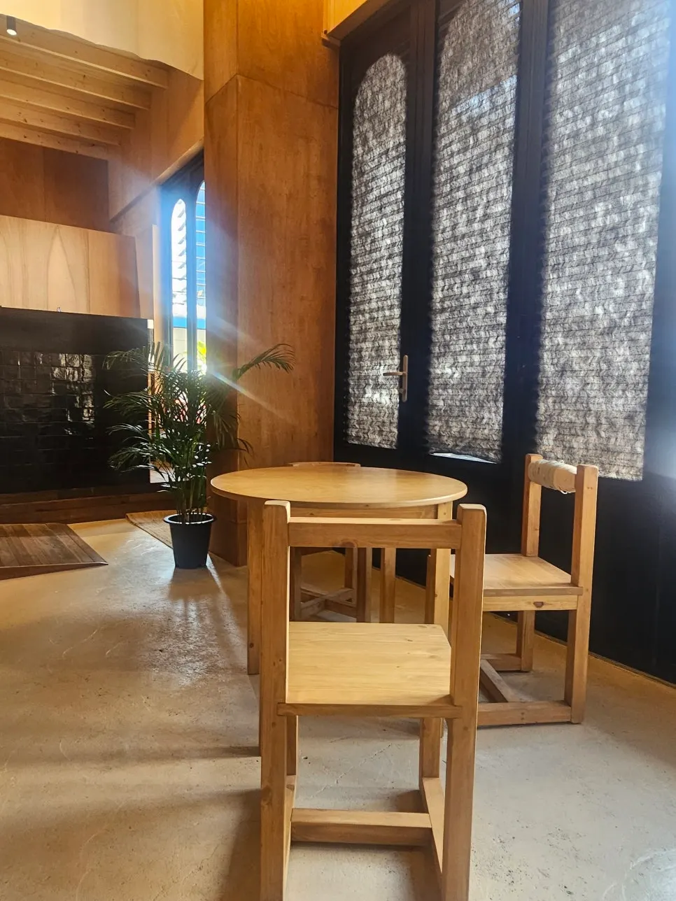 Clean interior space at Hoot café