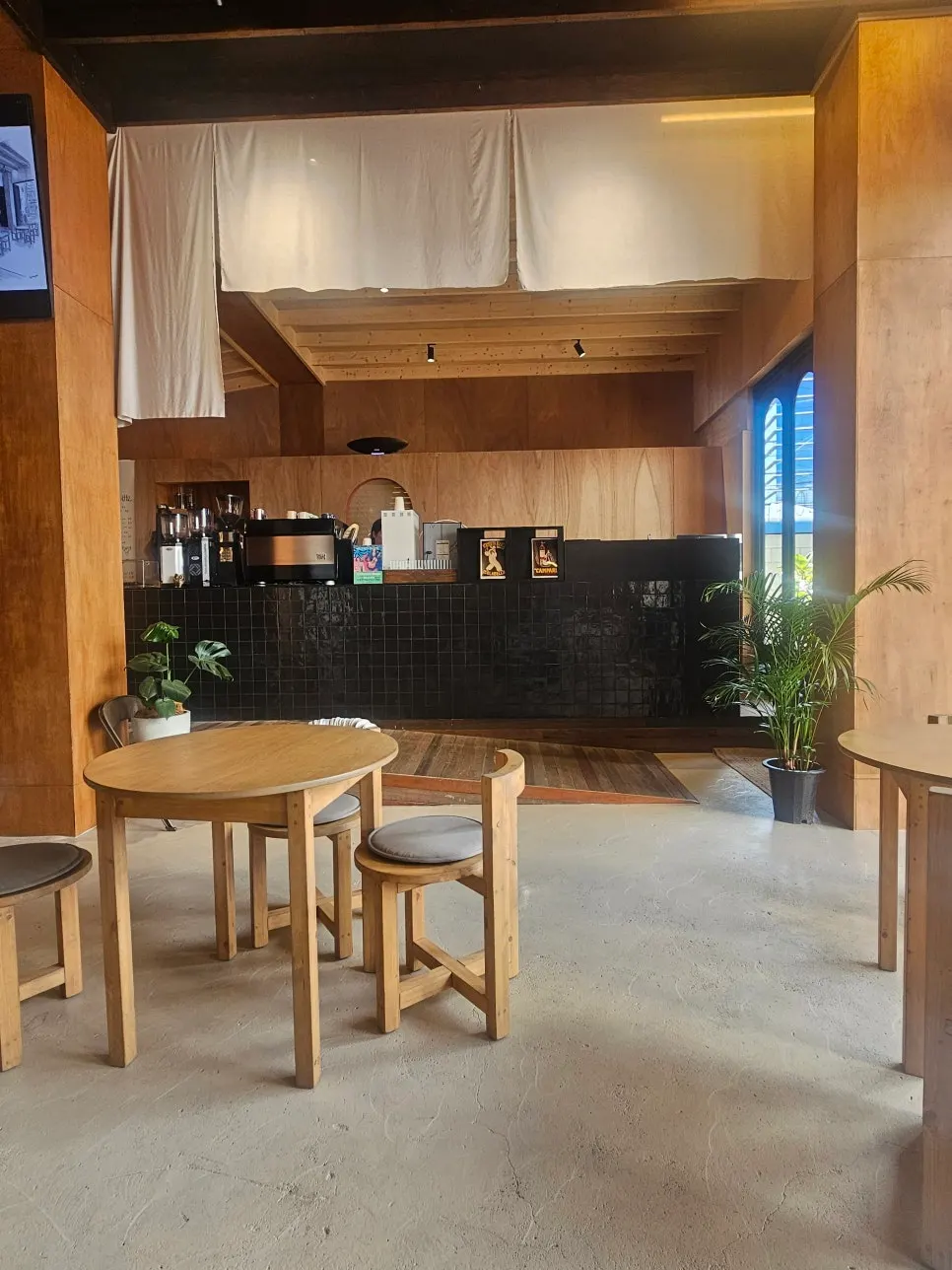 Seating and space at Hoot café in Chuncheon