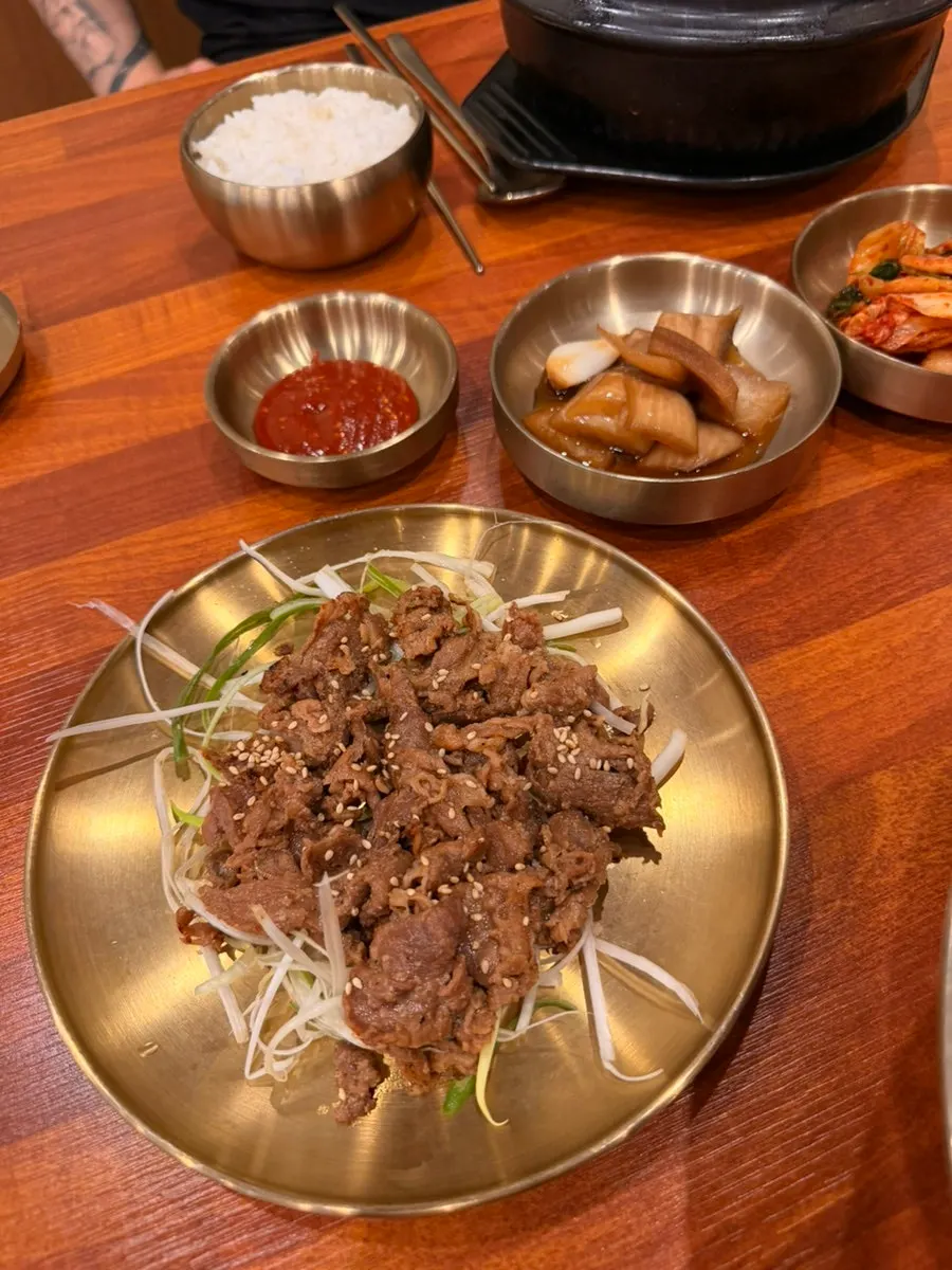 파채와 함께 접시에 따로 나온 숯불고기