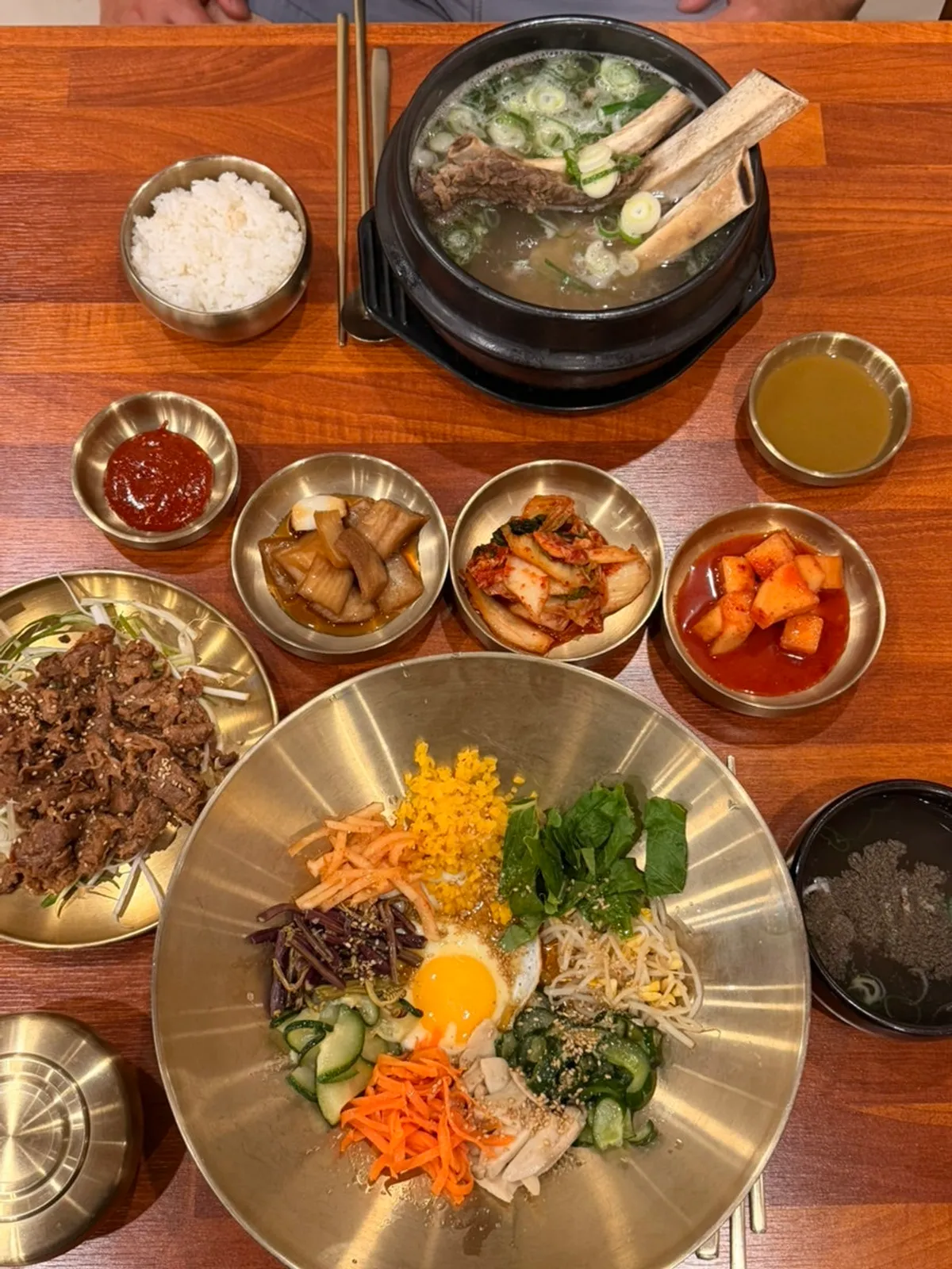 밥 말아 먹는 특 갈비탕 한 그릇