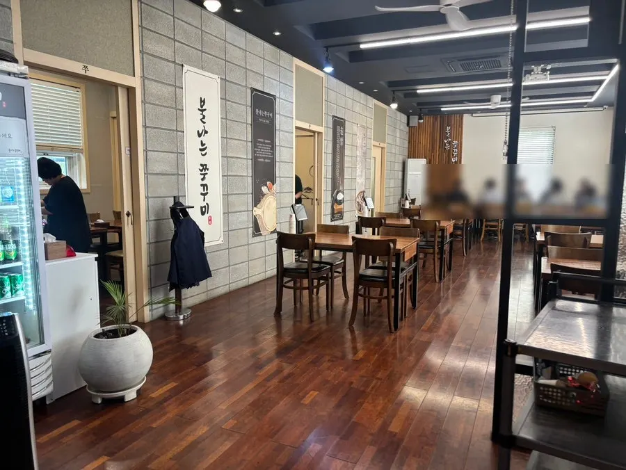 Seating areas split to both sides of the entrance