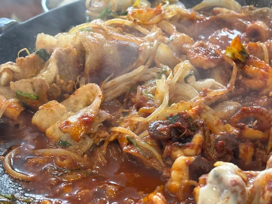 Jjukkumi-samgyeop lifted with cheese
