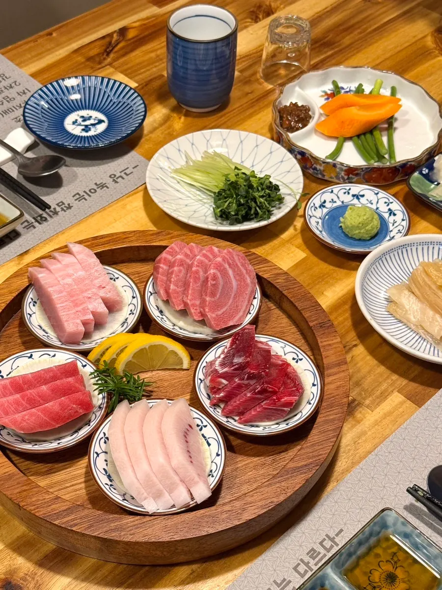 첫 번째 참치 회 모둠