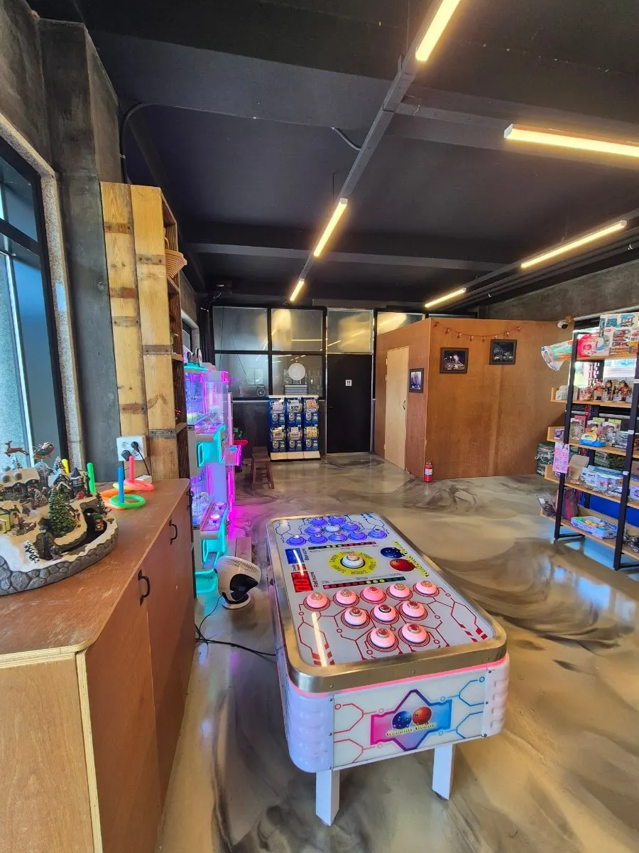 Signage and display area inside the unmanned store