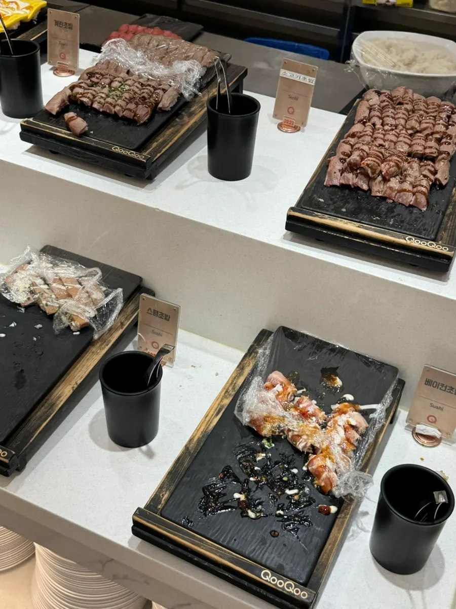 Filling a plate at the salad bar at QooQoo Chuncheon Branch