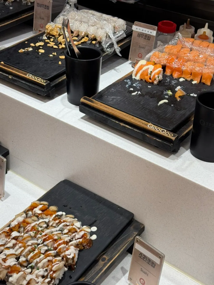 Overview of the buffet stations at QooQoo Chuncheon Branch