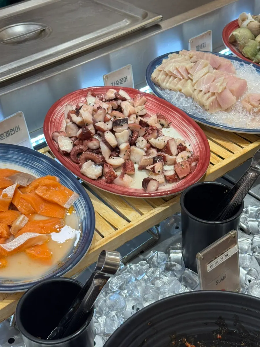 A variety of sushi at the sushi station at QooQoo Chuncheon Branch
