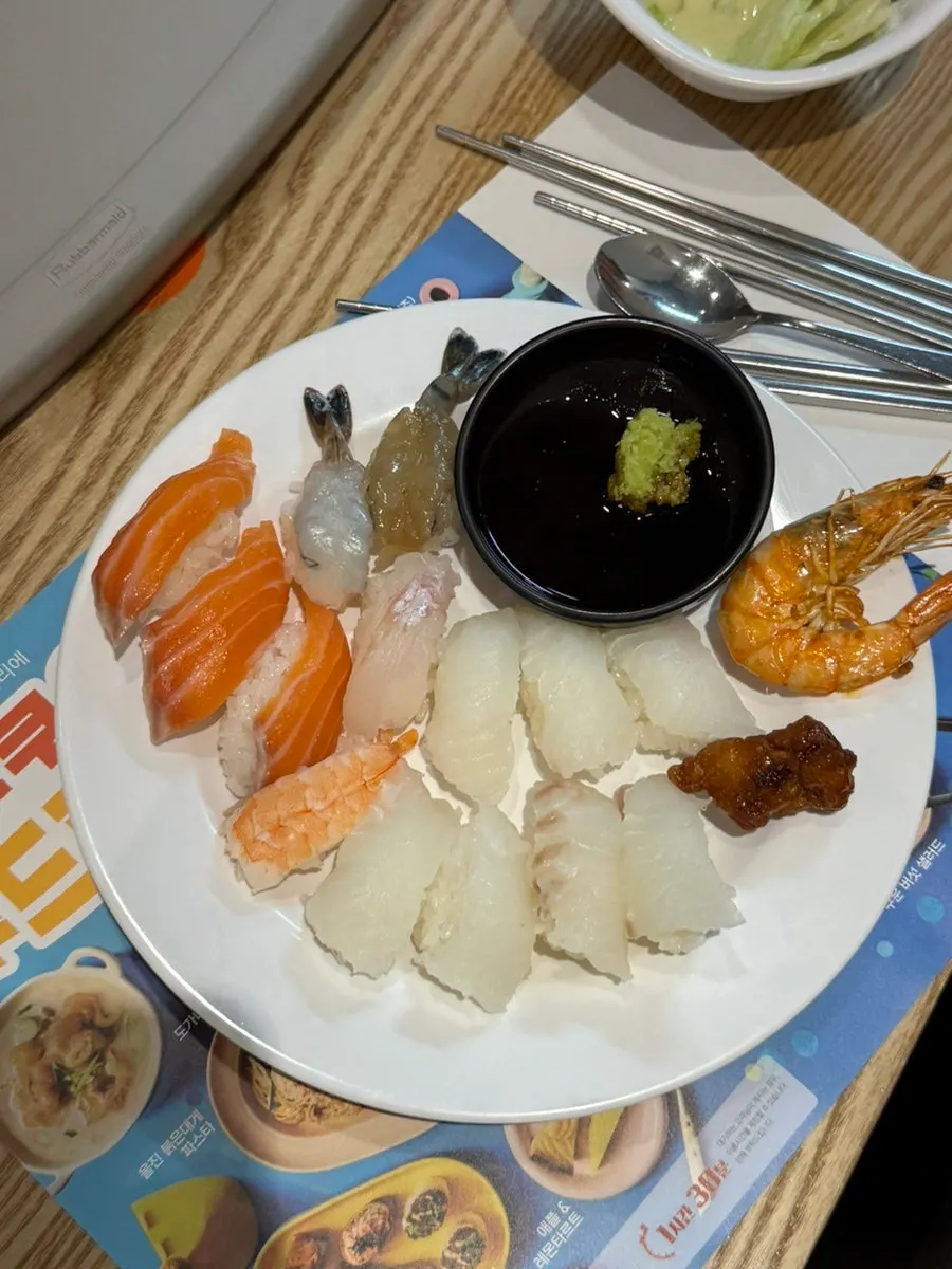 Dessert station with gelato and marble ice cream at QooQoo Chuncheon Branch