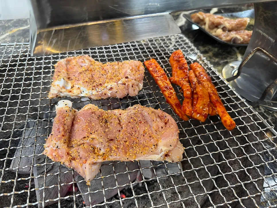 Full spread of the two-person charcoal dakgalbi set