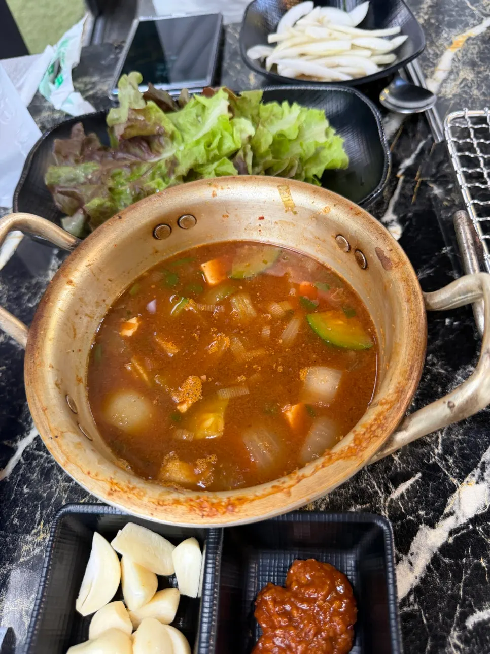 Makguksu served alongside charcoal dakgalbi