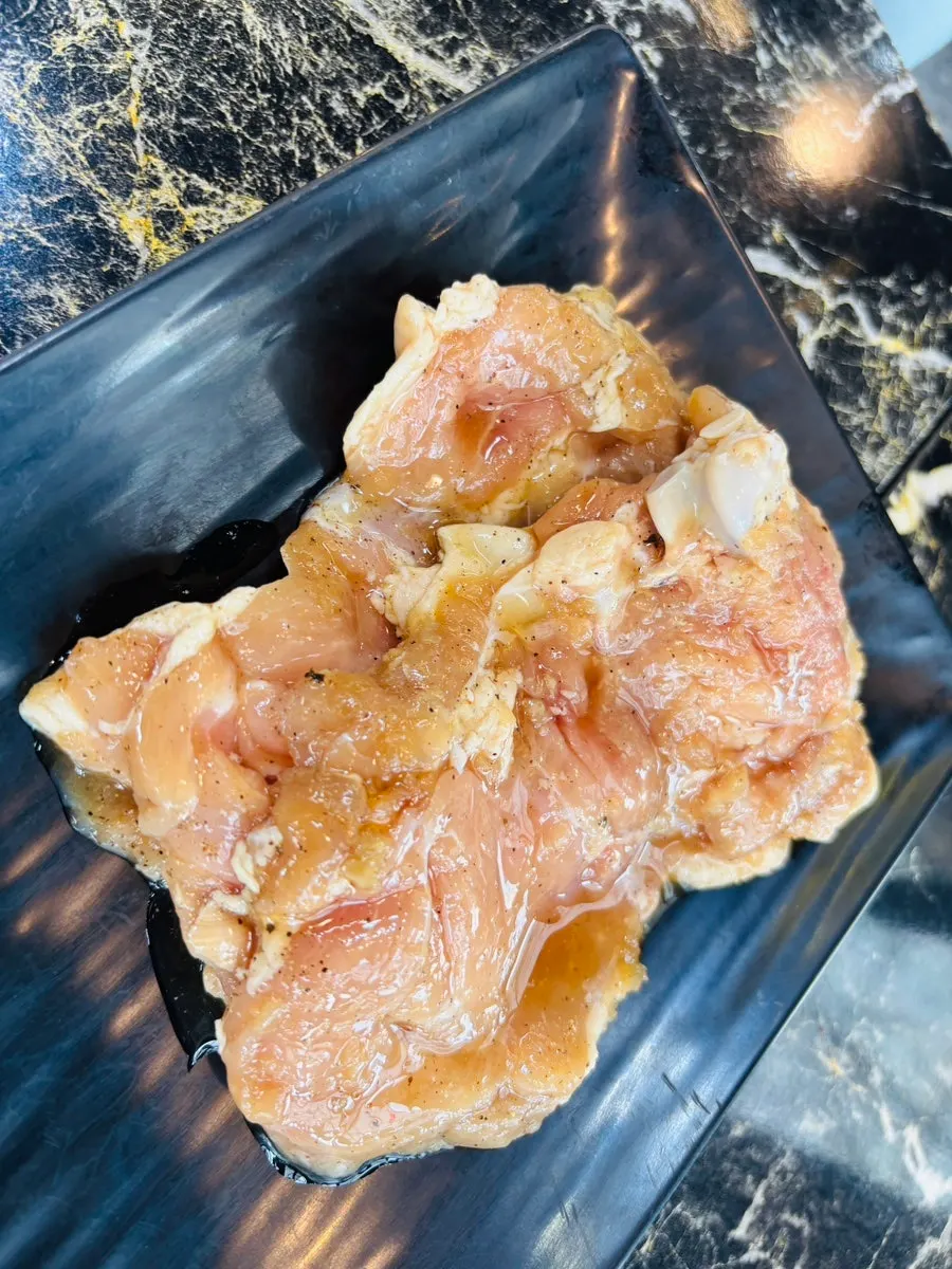 Close-up of smoky charcoal-grilled dakgalbi