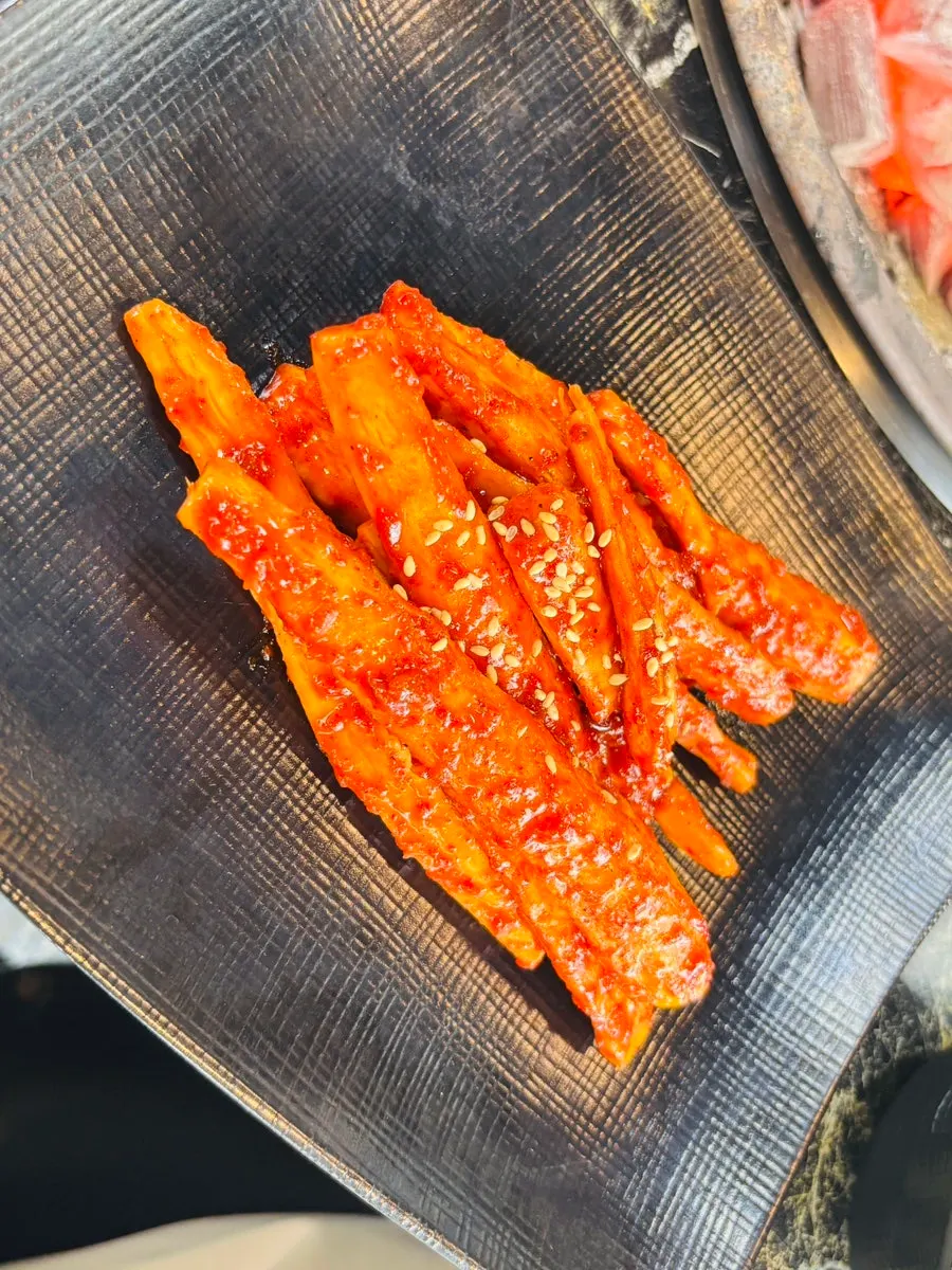 Comparison of salt dakgalbi and soy sauce dakgalbi