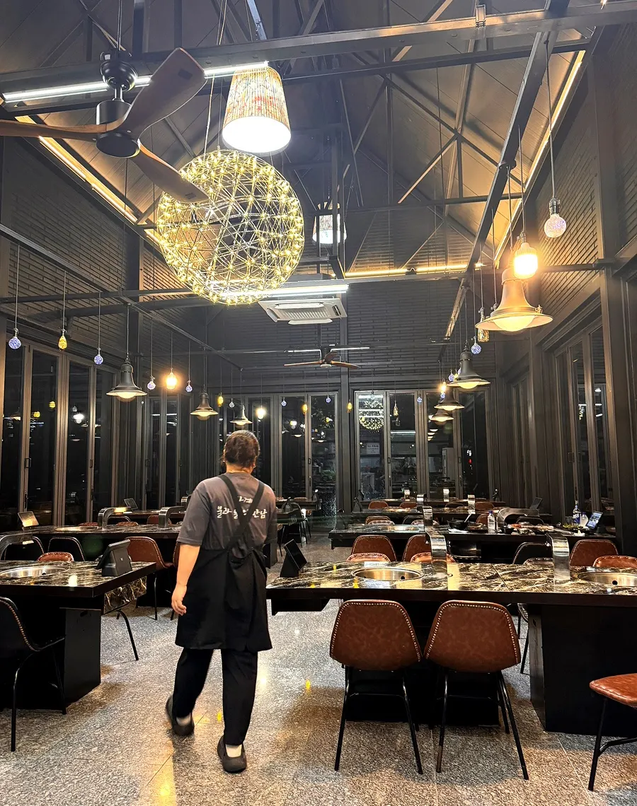 Charcoal zone hall with black marble tables