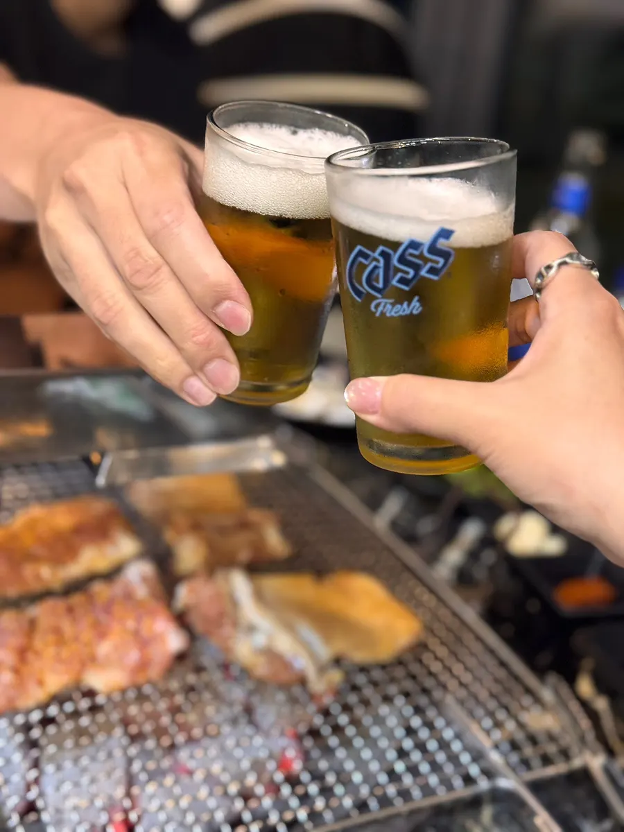 Cold beer paired with the dakgalbi