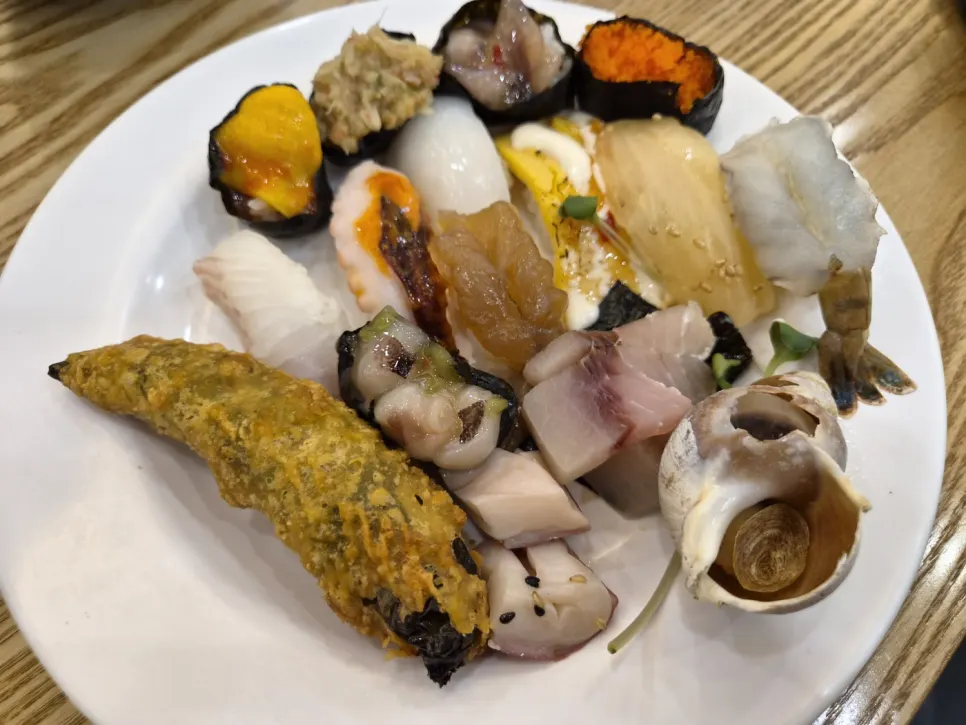 A plate of sushi other than raw-fish sushi