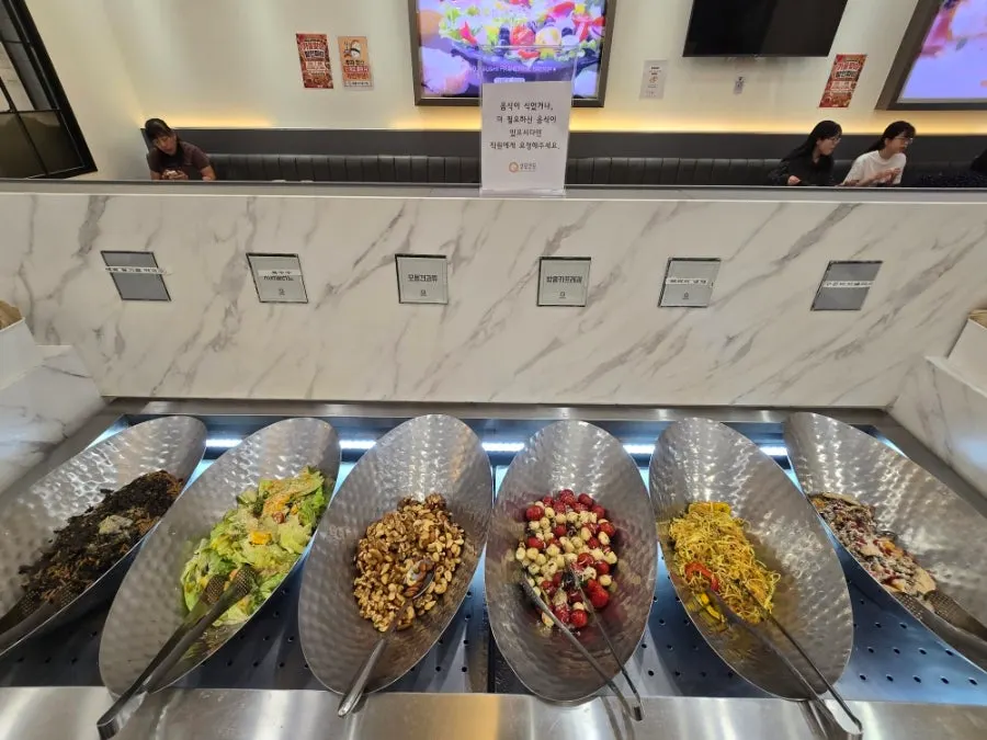 Salad corner with perilla oil buckwheat noodles and Caesar salad