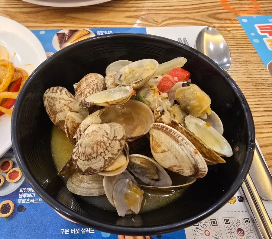 A bowl of clam soup