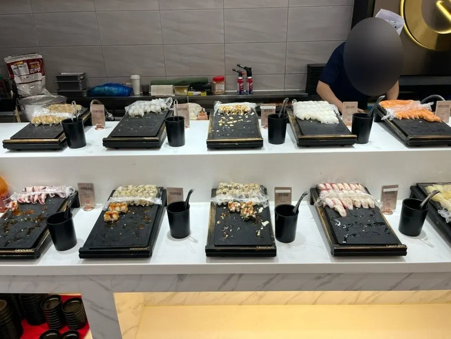 Sushi and roll station