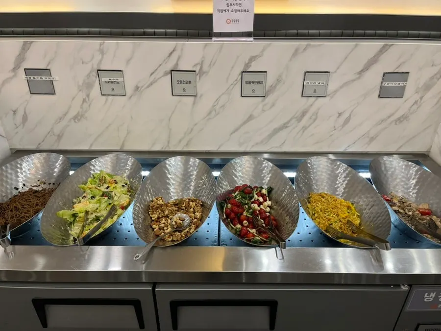 Station for choosing sushi and rolls