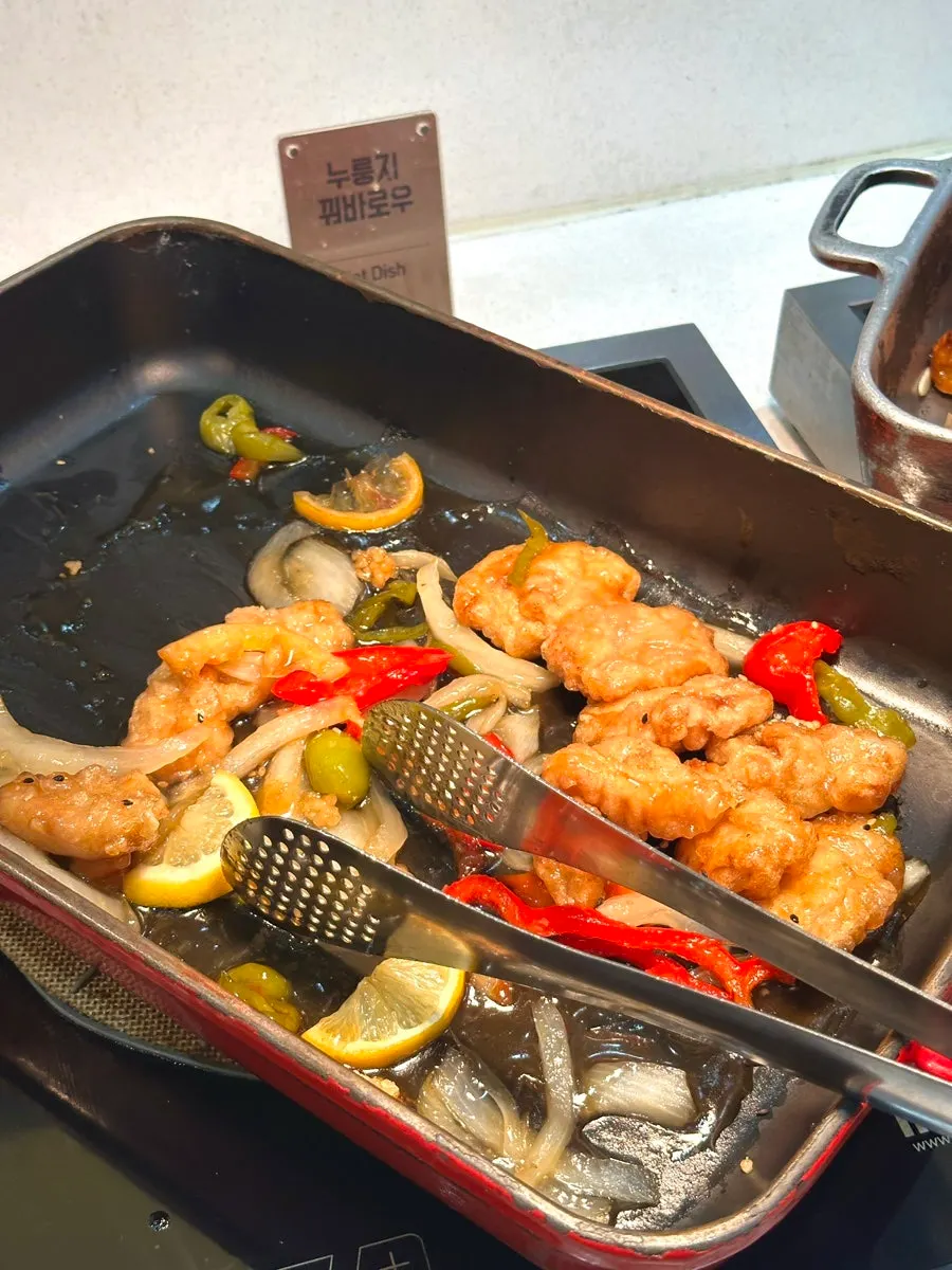 Stir-fried dishes on the hot food tray