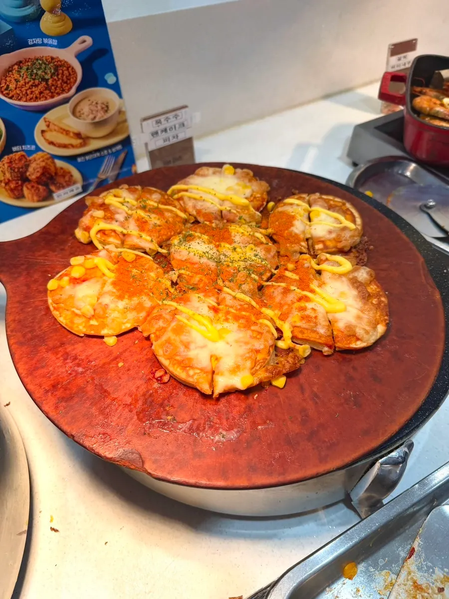 Fried shrimp and other fried side dishes station