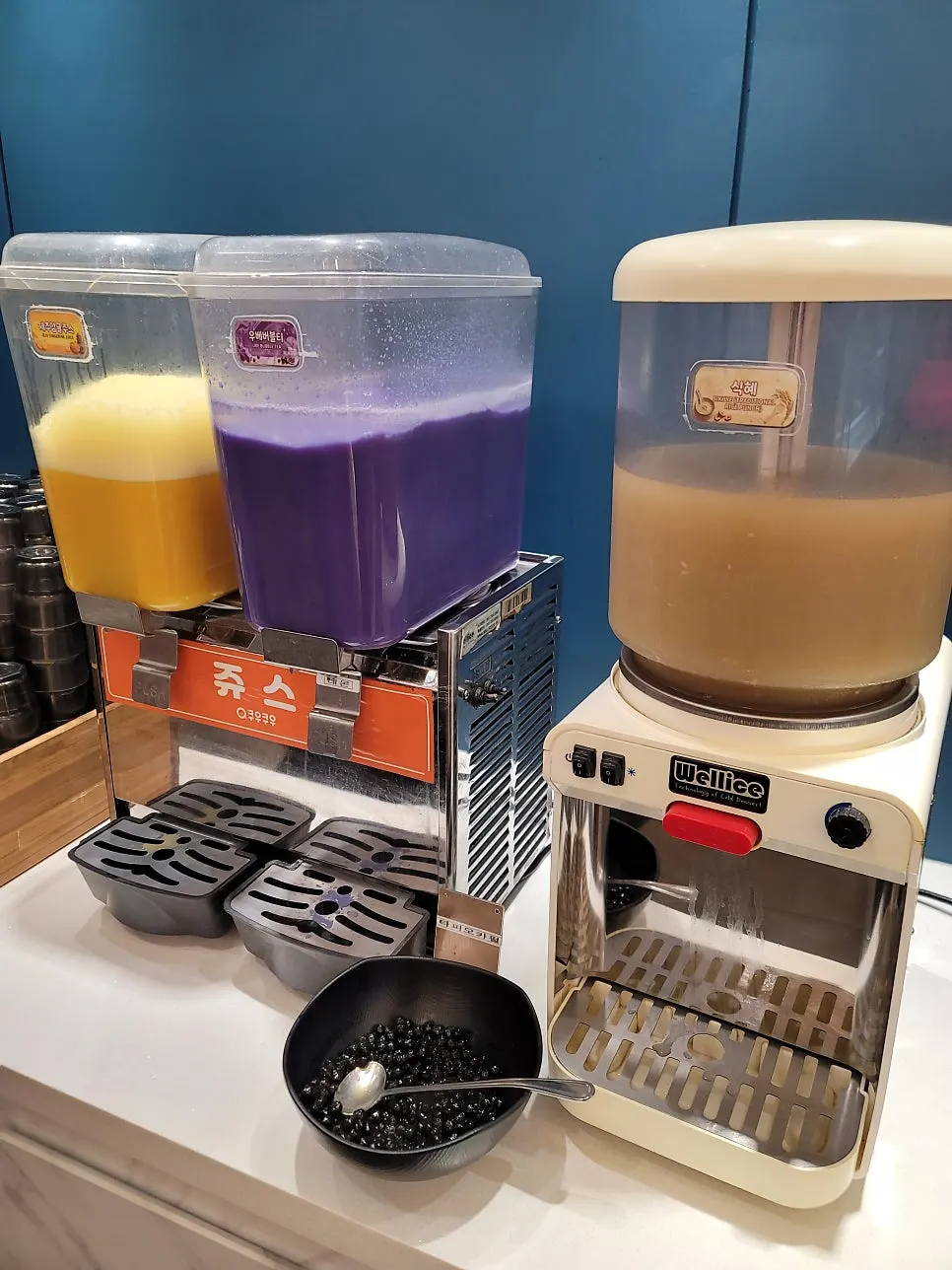 Varied dessert dishes