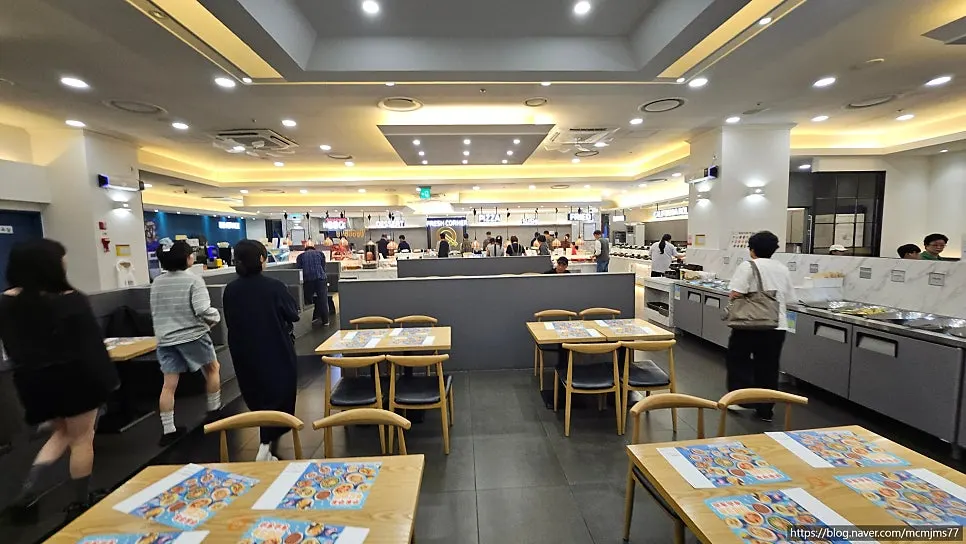 Dining hall and seating area at QooQoo Chuncheon Branch
