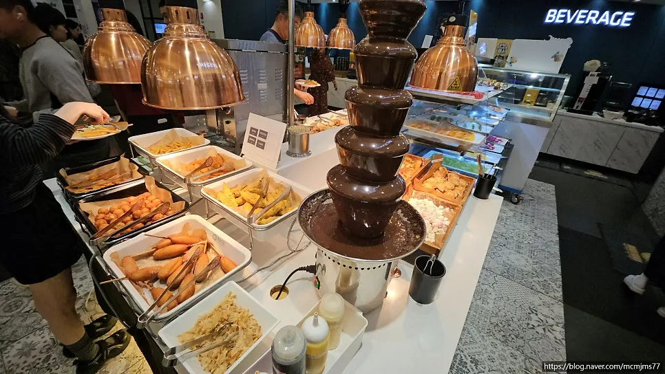Food corner at the QooQoo Chuncheon Branch buffet