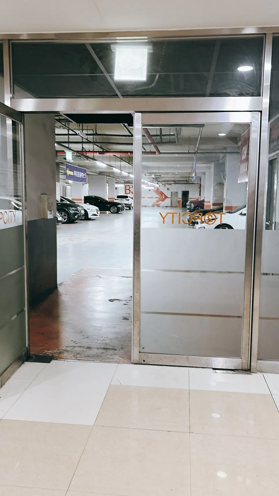 지하 1층 쿠우쿠우 춘천점 입구 안내
