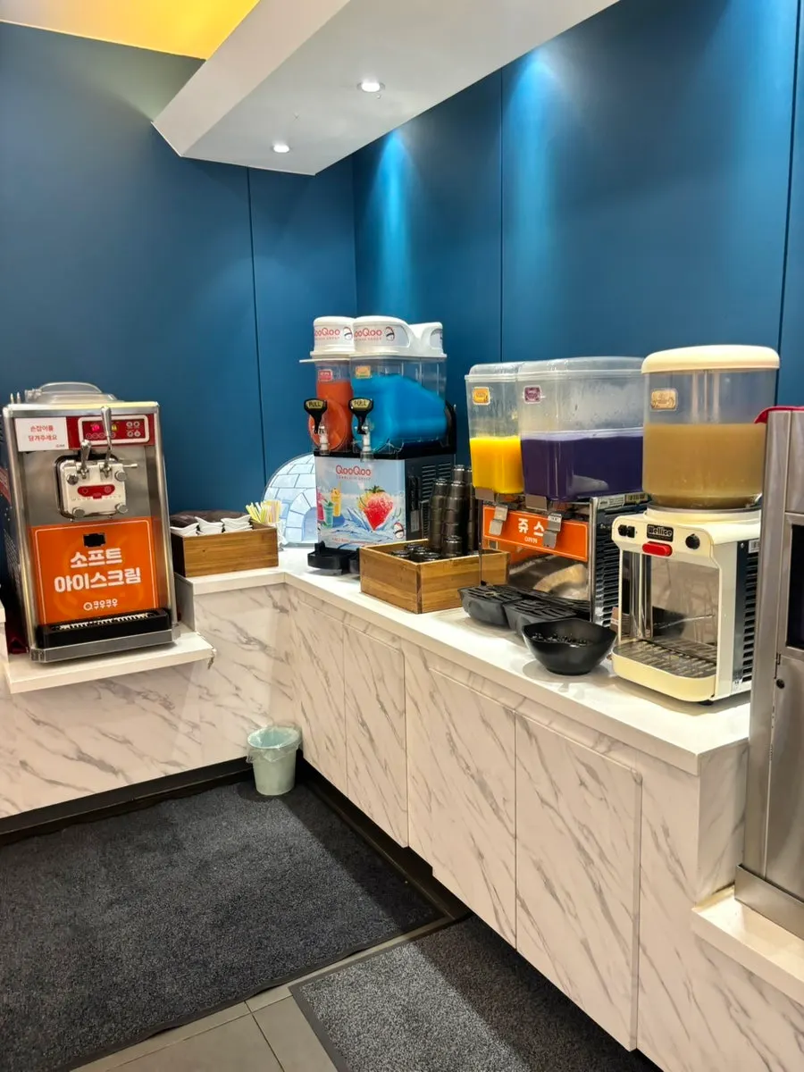 Gelato counter with 8 flavors
