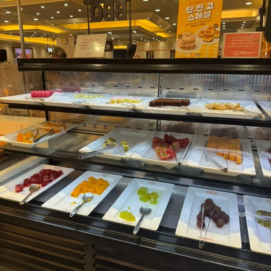 Hot food counter display at QooQoo Chuncheon Branch