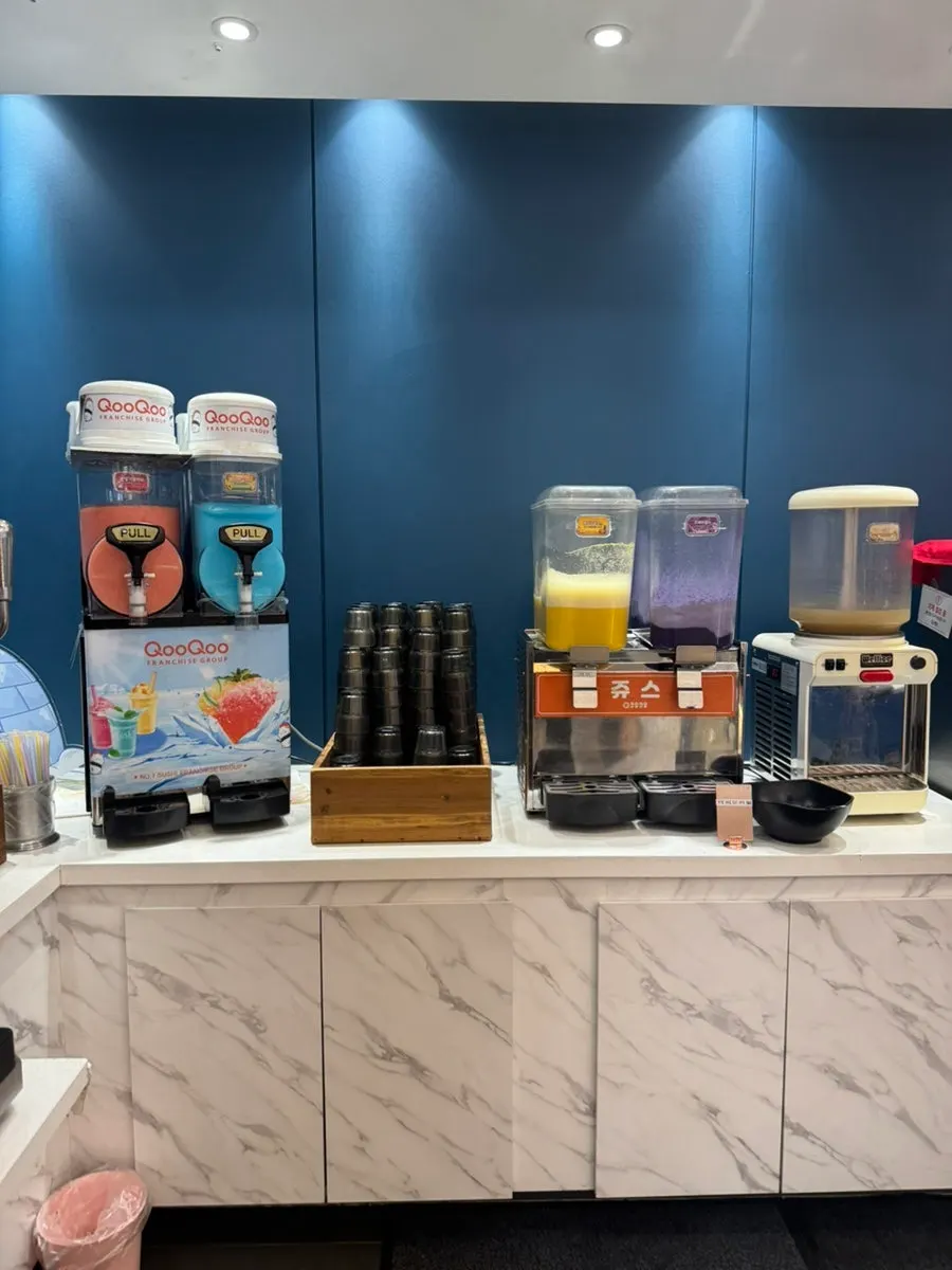 Vertical shot of the food counter at QooQoo Chuncheon Branch