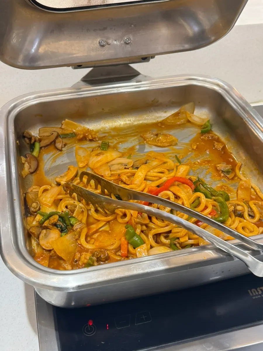 Plate of yakiudon (stir-fried udon)