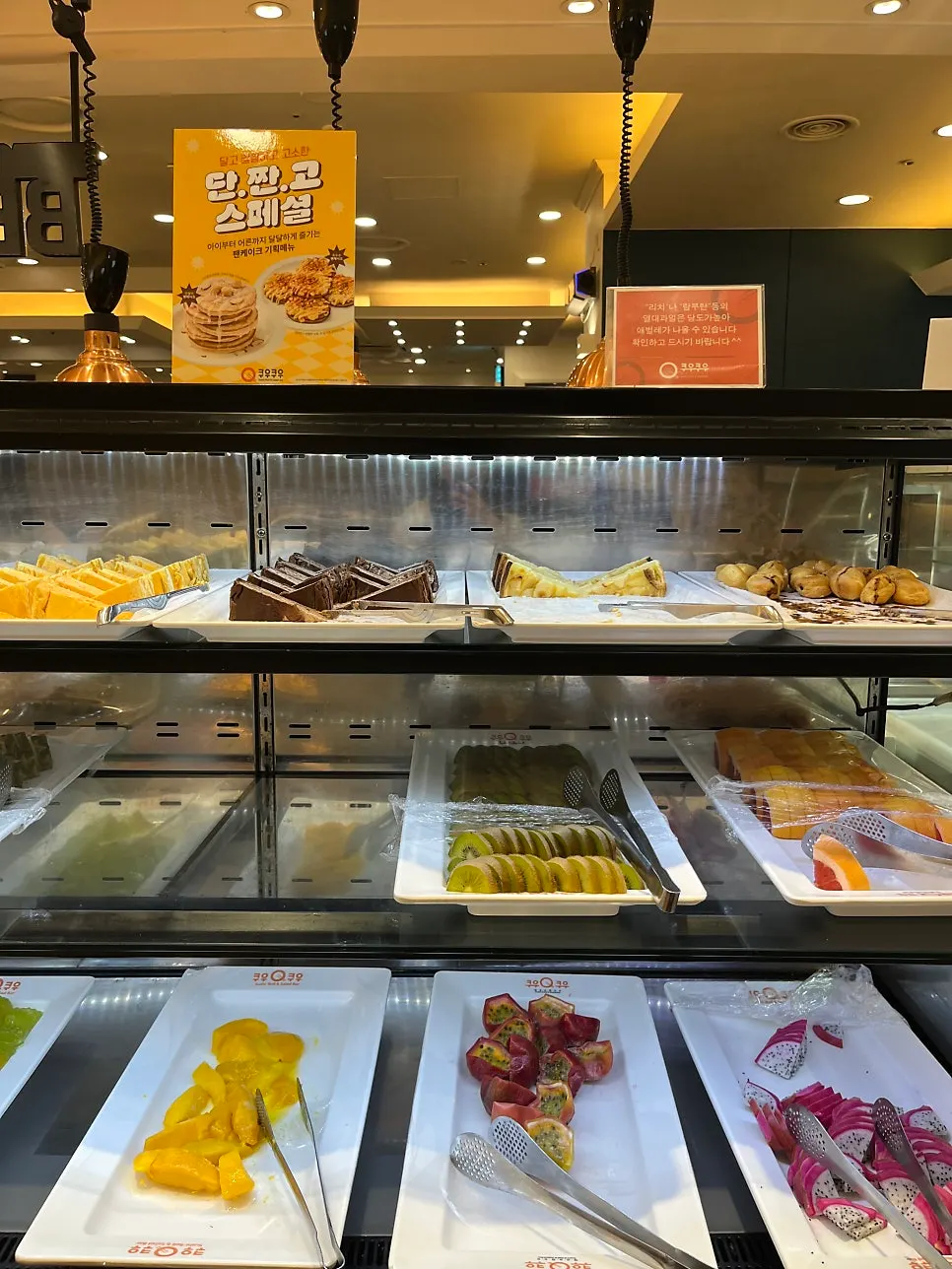 밀크티와 펄이 준비된 음료바