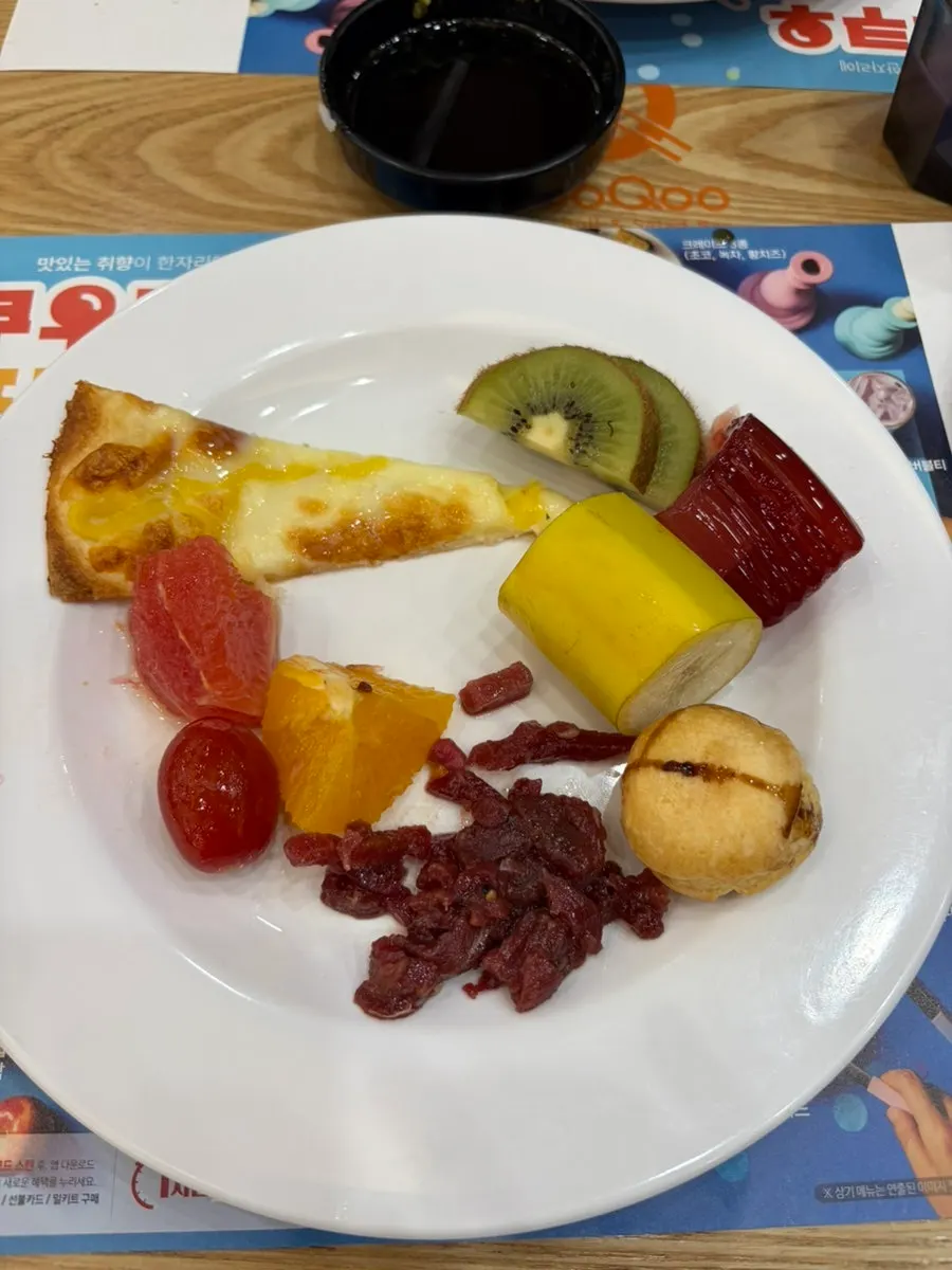 Last plate with a mix of dishes