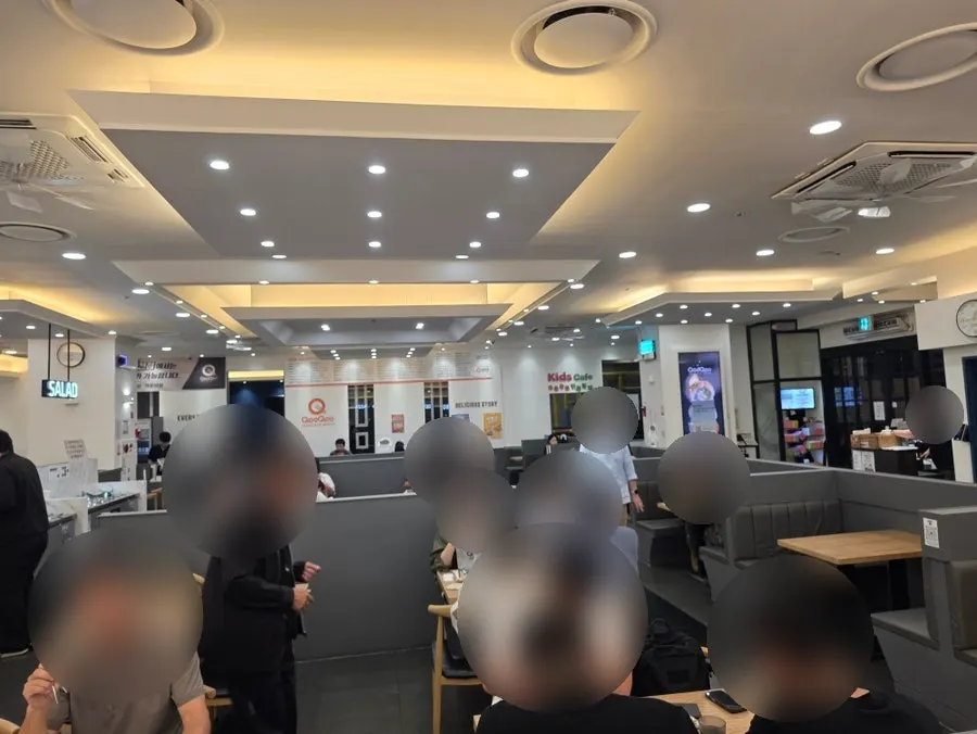 쿠우쿠우 춘천점 매장 안내 공간