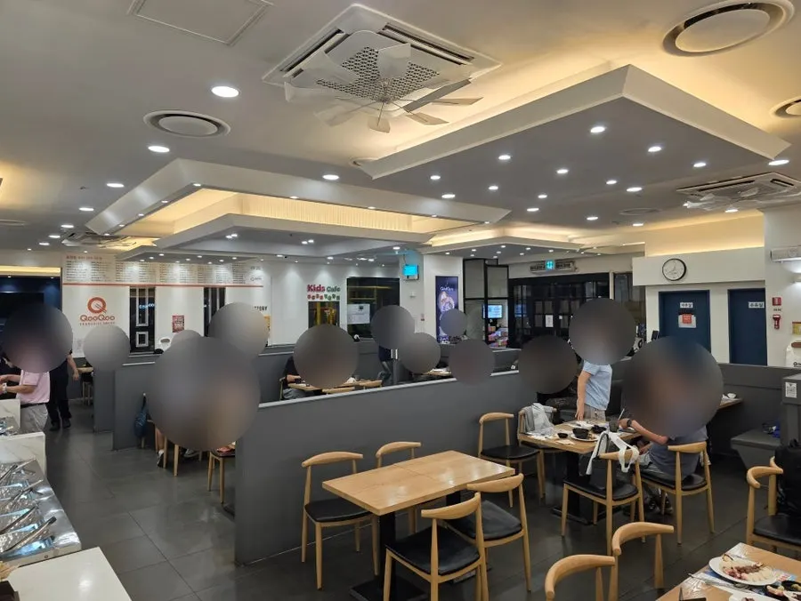 쿠우쿠우 춘천점 입장 전 매장 내부