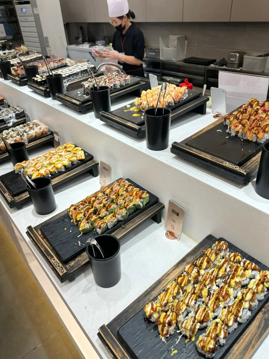 California roll được bày sẵn