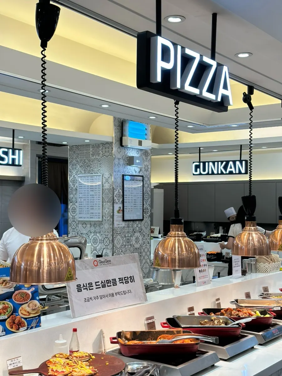 Khu hải sản có cá hồi xông khói và gejang