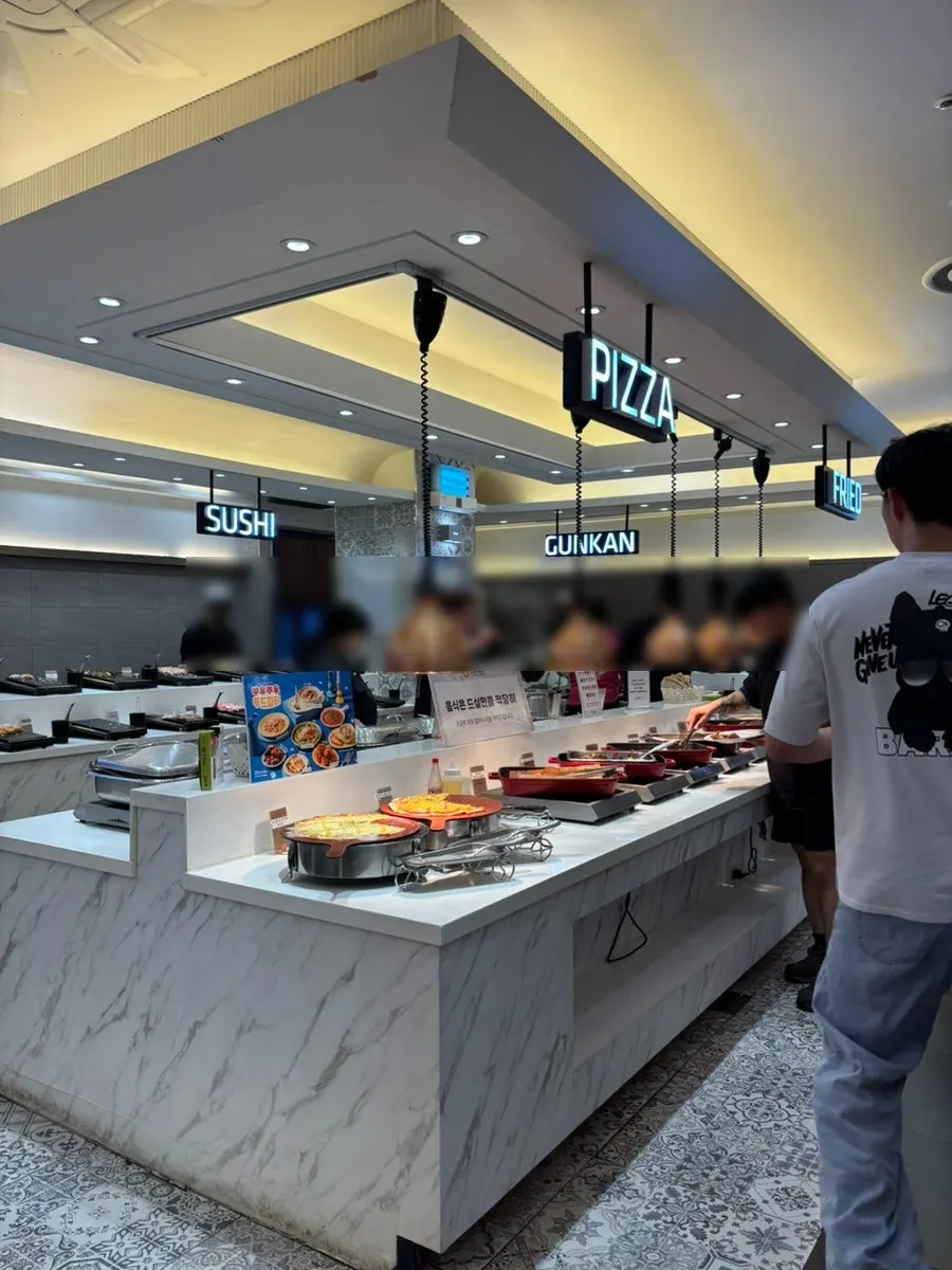 Buffet station at QooQoo Chuncheon Branch