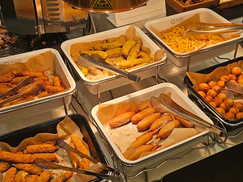 The dessert counter at QooQoo Chuncheon Branch
