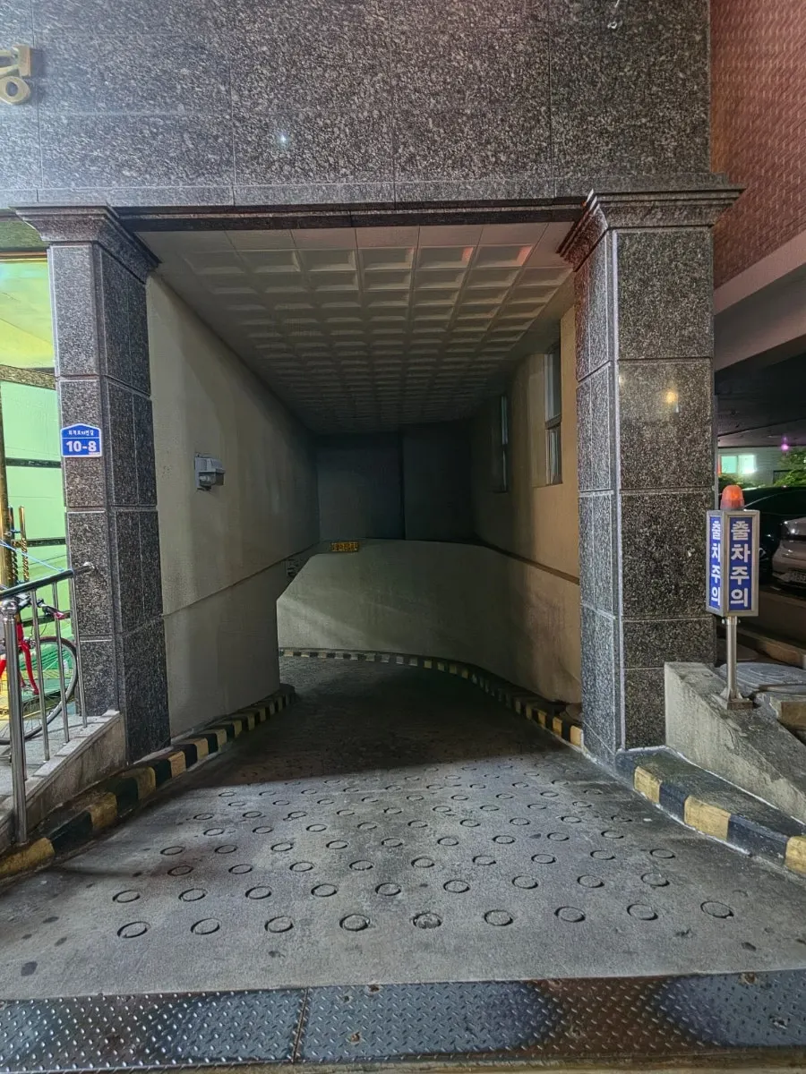 Parking information for Jeongseong Katsu Chuncheon Toegye Branch